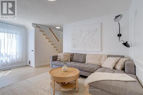 57 Melissa Court, Brampton, ON - Indoor Photo Showing Living Room