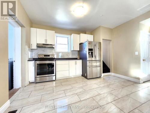 4465 Fifth Avenue, Niagara Falls, ON - Indoor Photo Showing Kitchen