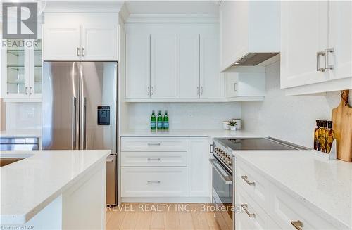 102 - 77 Yates Street, St. Catharines, ON - Indoor Photo Showing Kitchen With Upgraded Kitchen