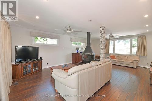 29 Anson Avenue, Toronto, ON - Indoor Photo Showing Living Room