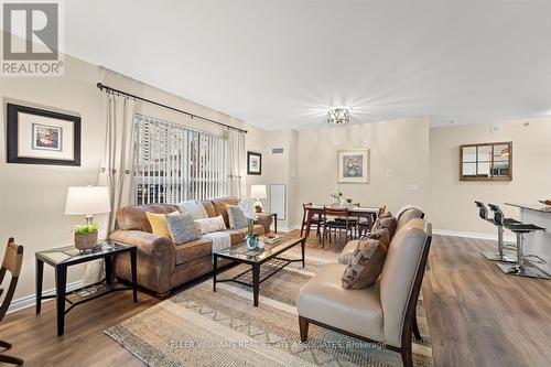 114 - 830 Scollard Court, Mississauga, ON - Indoor Photo Showing Living Room