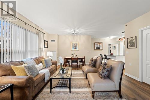 114 - 830 Scollard Court, Mississauga, ON - Indoor Photo Showing Living Room