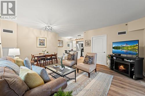 114 - 830 Scollard Court, Mississauga, ON - Indoor Photo Showing Living Room