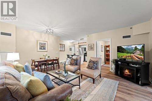 114 - 830 Scollard Court, Mississauga, ON - Indoor Photo Showing Living Room