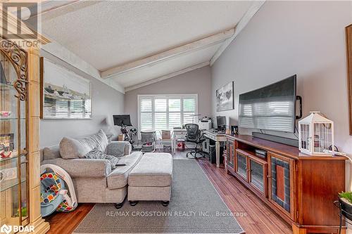 2263 25Th Side Road, Innisfil, ON - Indoor Photo Showing Living Room