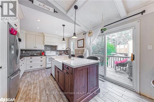 2263 25Th Side Road, Innisfil (Alcona), ON - Indoor Photo Showing Kitchen