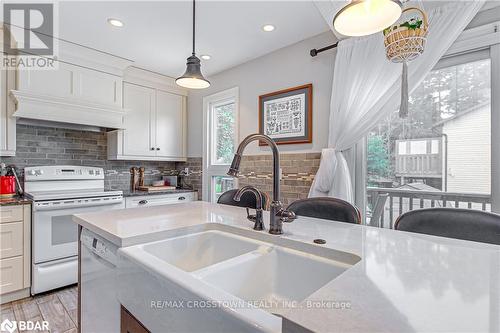 2263 25Th Side Road, Innisfil (Alcona), ON - Indoor Photo Showing Kitchen With Double Sink