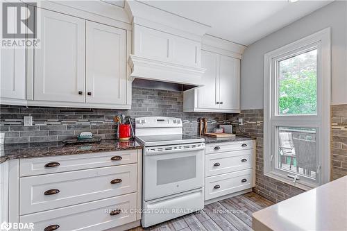 2263 25Th Side Road, Innisfil (Alcona), ON - Indoor Photo Showing Kitchen