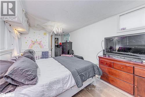 2263 25Th Side Road, Innisfil, ON - Indoor Photo Showing Bedroom