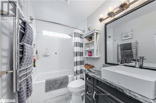 2263 25Th Side Road, Innisfil, ON - Indoor Photo Showing Bathroom