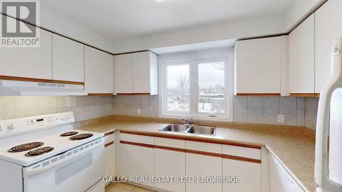 40 Ash Street, Uxbridge, ON - Indoor Photo Showing Kitchen With Double Sink