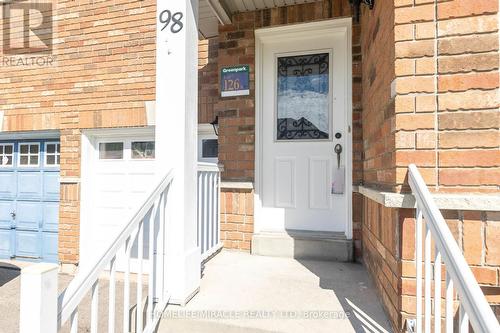 98 Starhill Crescent, Brampton, ON - Outdoor