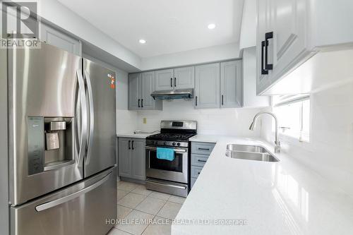 98 Starhill Crescent, Brampton, ON - Indoor Photo Showing Kitchen With Double Sink With Upgraded Kitchen