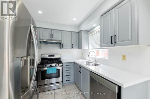 98 Starhill Crescent, Brampton, ON - Indoor Photo Showing Kitchen With Double Sink With Upgraded Kitchen