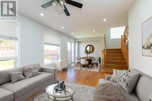 98 Starhill Crescent, Brampton, ON - Indoor Photo Showing Living Room