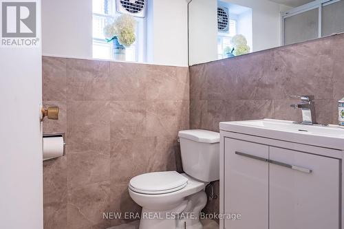 61 Nordin Avenue, Toronto W08, ON - Indoor Photo Showing Bathroom