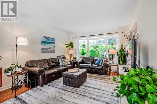 9 Cumbrian Court, Brampton, ON - Indoor Photo Showing Living Room