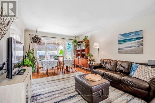 9 Cumbrian Court, Brampton, ON - Indoor Photo Showing Living Room