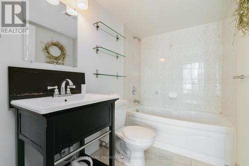 910 - 398 Eglinton Avenue E, Toronto C10, ON - Indoor Photo Showing Bathroom