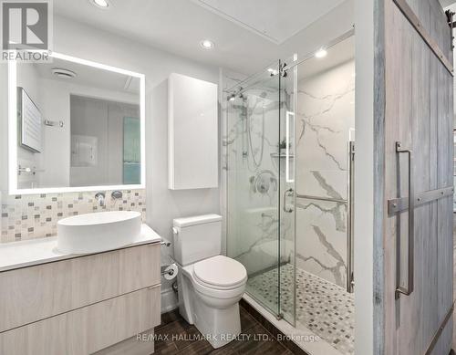 525 - 161 Roehampton Avenue, Toronto C10, ON - Indoor Photo Showing Bathroom