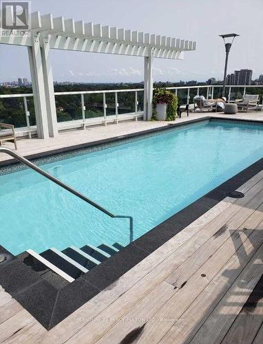 817 - 3018 Yonge Street, Toronto C04, ON - Outdoor With In Ground Pool