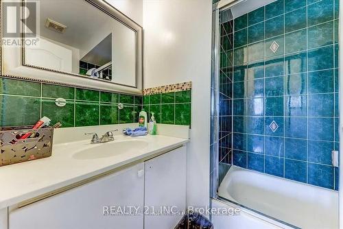 19 Warner Ave Avenue E, Toronto C13, ON - Indoor Photo Showing Bathroom