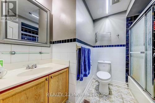 19 Warner Ave Avenue E, Toronto C13, ON - Indoor Photo Showing Bathroom