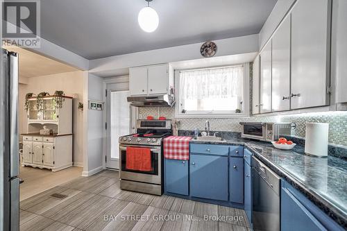 313 Patricia Avenue, Toronto (Newtonbrook West), ON - Indoor Photo Showing Kitchen