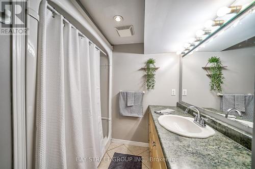 313 Patricia Avenue, Toronto (Newtonbrook West), ON - Indoor Photo Showing Bathroom