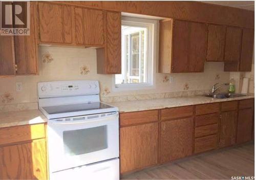 218 2Nd Avenue E, Rosetown, SK - Indoor Photo Showing Kitchen