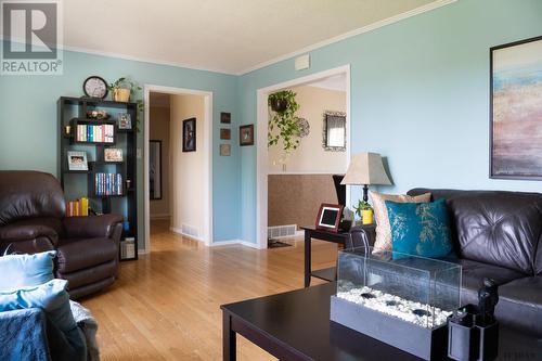 347 Little St, Temiskaming Shores, ON - Indoor Photo Showing Living Room
