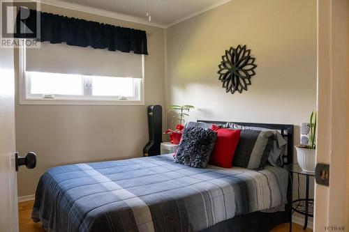 347 Little St, Temiskaming Shores, ON - Indoor Photo Showing Bedroom