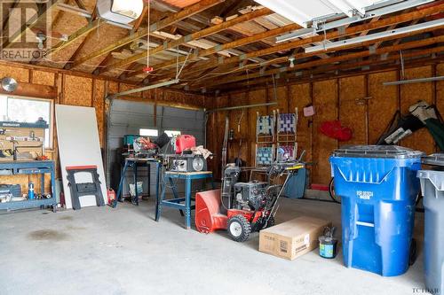 347 Little St, Temiskaming Shores, ON - Indoor Photo Showing Garage