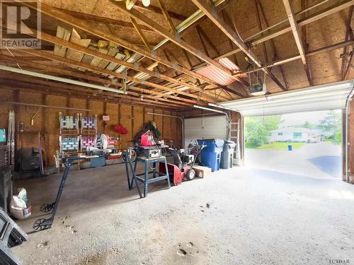 347 Little St, Temiskaming Shores, ON - Indoor Photo Showing Garage