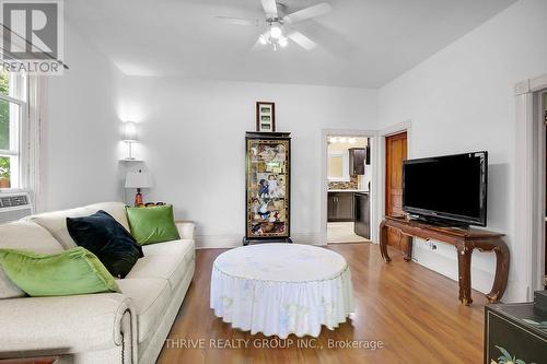 10622 Sunset Road, Southwold (Talbotville), ON - Indoor Photo Showing Living Room