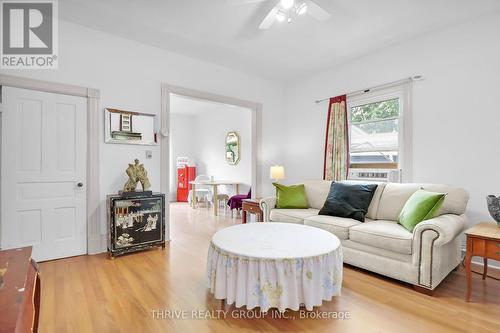 10622 Sunset Road, Southwold (Talbotville), ON - Indoor Photo Showing Living Room