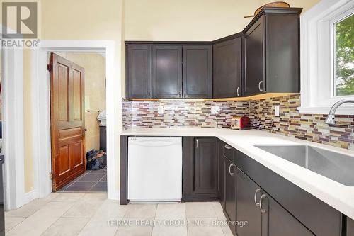 10622 Sunset Road, Southwold (Talbotville), ON - Indoor Photo Showing Kitchen With Upgraded Kitchen