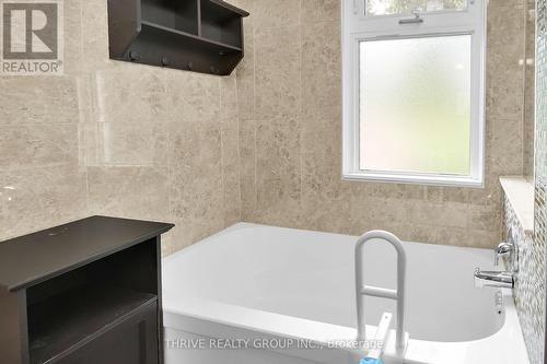 10622 Sunset Road, Southwold (Talbotville), ON - Indoor Photo Showing Bathroom