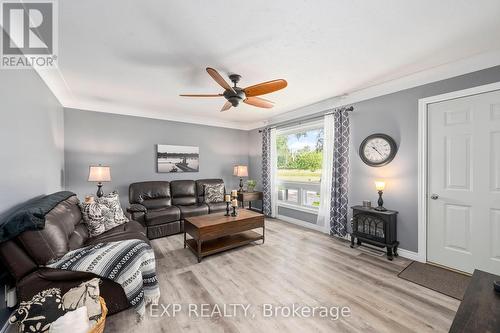 15198 St. Ignatius Line, Chatham-Kent (Bothwell), ON - Indoor Photo Showing Living Room