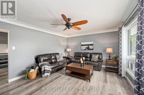 15198 St. Ignatius Line, Chatham-Kent (Bothwell), ON - Indoor Photo Showing Living Room