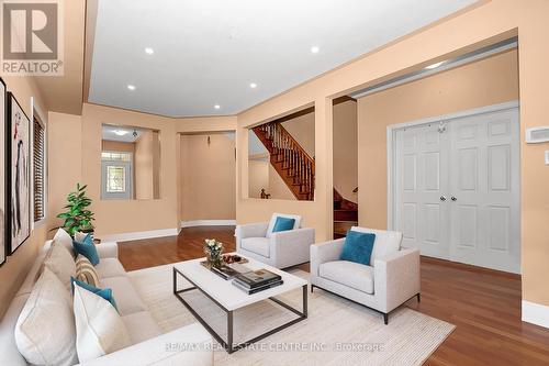 1530 Portsmouth Place, Mississauga, ON - Indoor Photo Showing Living Room
