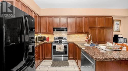 1530 Portsmouth Place, Mississauga, ON - Indoor Photo Showing Kitchen With Double Sink