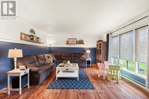 23-25 Duncan Street, Quinte West, ON - Indoor Photo Showing Living Room