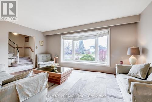 274 Bartley Bull Parkway, Brampton, ON - Indoor Photo Showing Living Room