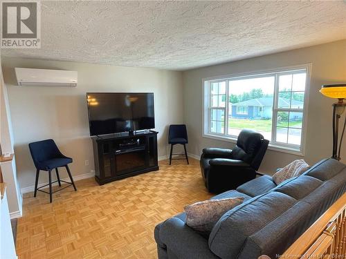 618 Guy Avenue, Dieppe, NB - Indoor Photo Showing Living Room