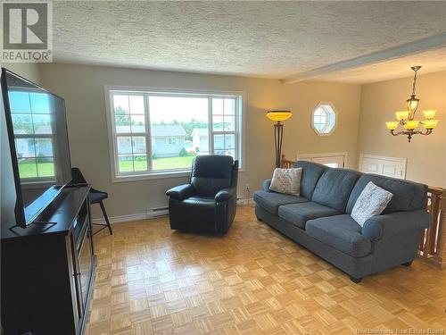 618 Guy Avenue, Dieppe, NB - Indoor Photo Showing Living Room