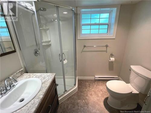 618 Guy Avenue, Dieppe, NB - Indoor Photo Showing Bathroom