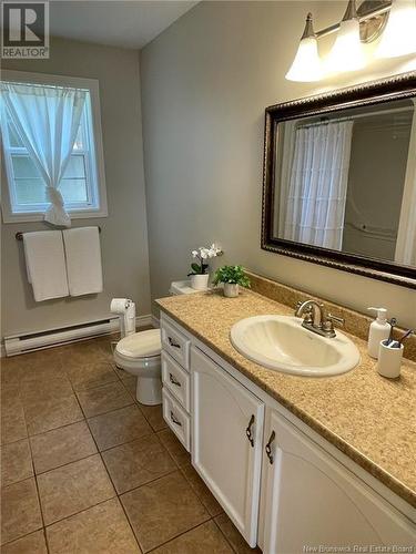 618 Guy Avenue, Dieppe, NB - Indoor Photo Showing Bathroom