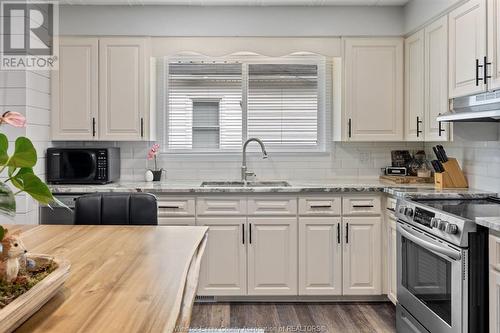 12776 Dillon Drive, Tecumseh, ON - Indoor Photo Showing Kitchen With Upgraded Kitchen