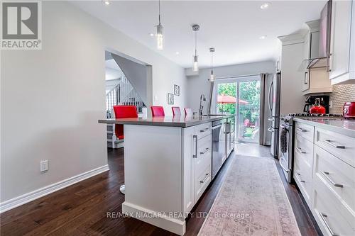 13 Mccaffery Crescent, St. Catharines, ON - Indoor Photo Showing Kitchen With Upgraded Kitchen